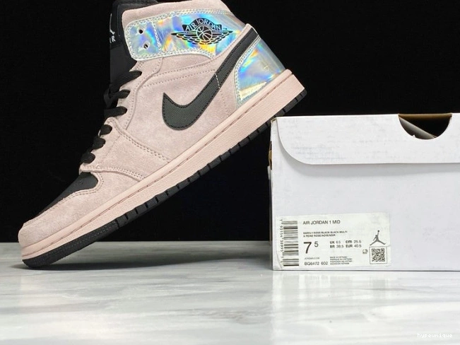 HYPE Mid Jordan (W) Iridescent Powder 1 Air BQ6472-602 Dirty 0819